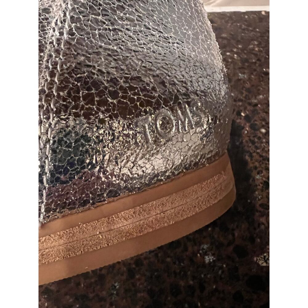 Tom’s Silver Crinkle Leather Sparkle Lynette Loafer Y3K 8.5 EUC Metallic Shiny - Picture 8 of 10